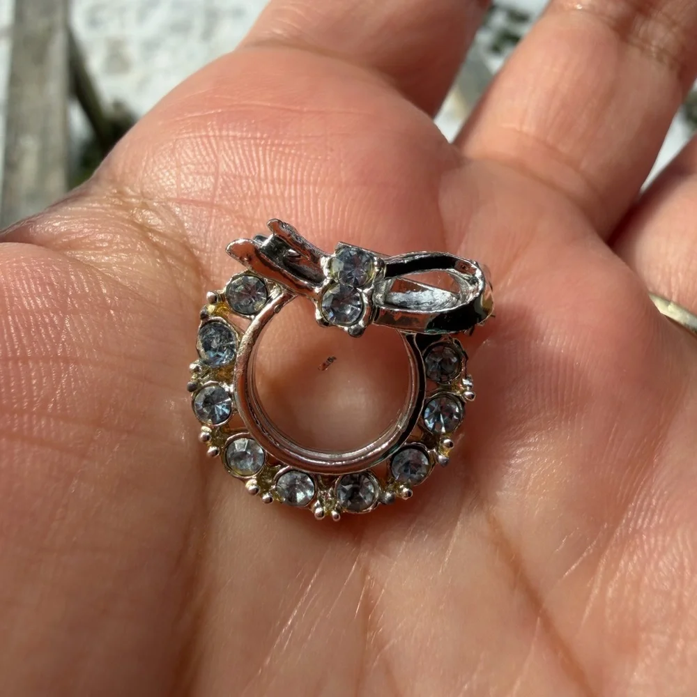 Silver Tone Wreath With Bow And Aquamarine Rhinestone Brooch